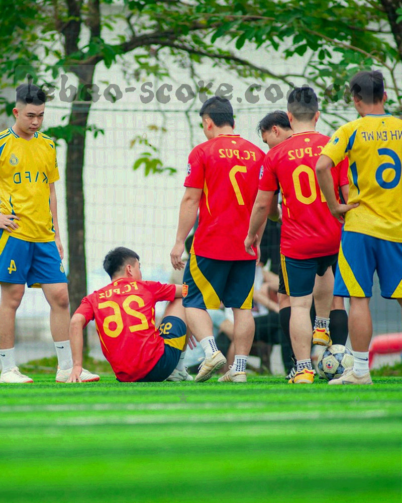 三块仪表盘图标由粗到细传递数据，标注比赛日22时